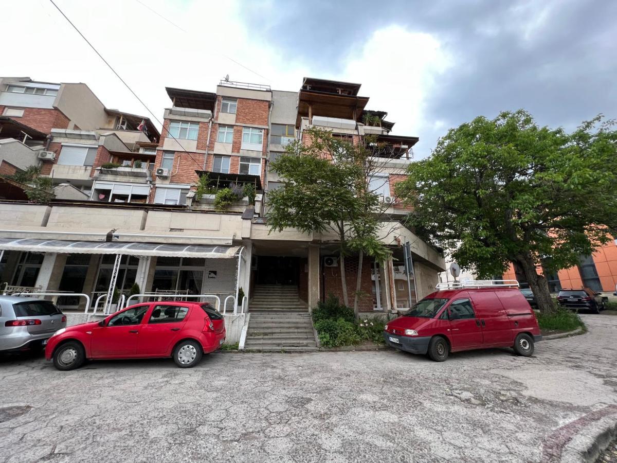 Midtown Apartment Kŭrdzhali Exterior foto